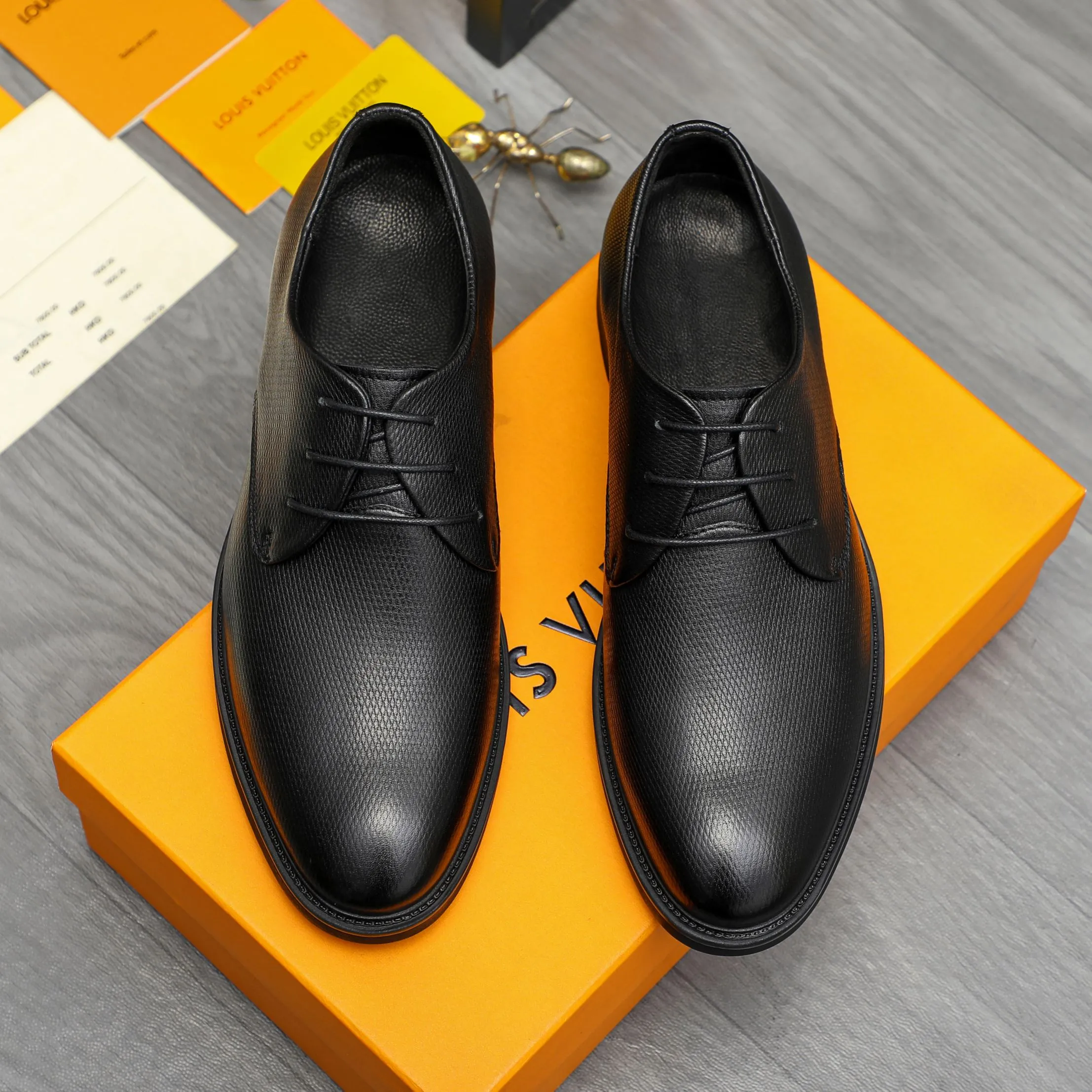 Men's shoes 💰p442 Product trademark: LV (Louis Vuitton) business lace-up leather shoes Regular size: 38-46 (45.46 custom-made, non-returnable) Product materials: Selected vertical grain cowhide upper, cowhide lining, rubber outsole